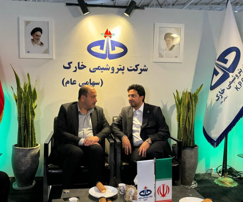 بازدید نائب رئیس کمیسیون اجتماعی مجلس از غرفه پتروشیمی خارک در نمایشگاه نفت