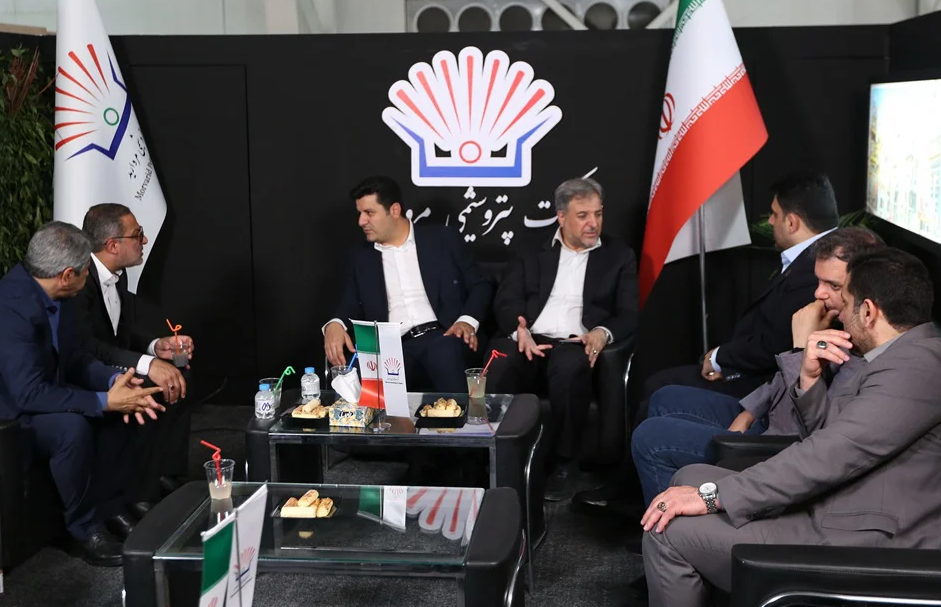 بازدید مقامات از غرفه پتروشیمی مروارید در بیست و نهمین نمایشگاه نفت، گاز، پالایش و پتروشیمی
