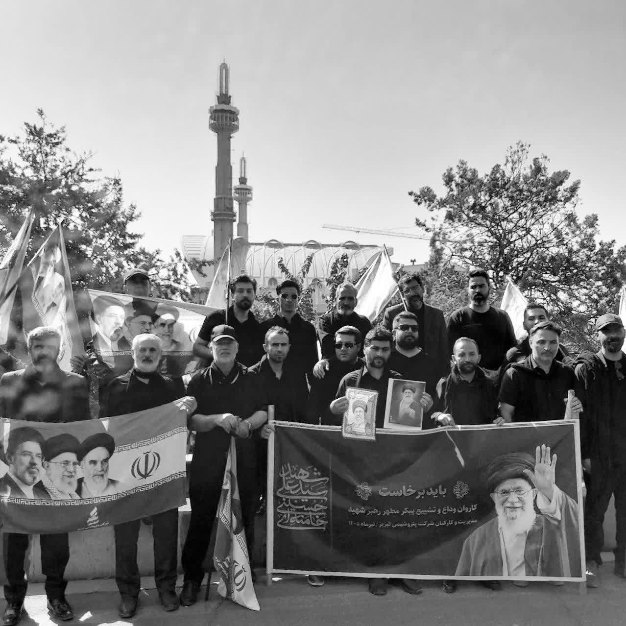 هم‌قدم با ملت؛ حضور باشکوه خانواده بزرگ پتروشیمی تبریز در بدرقه رهبر شهید انقلاب